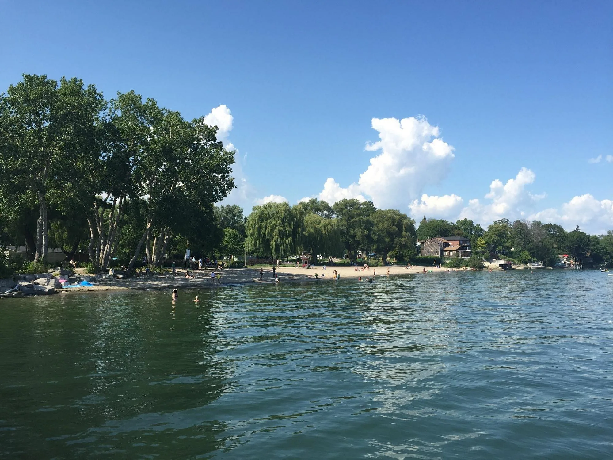 marie-curtis-park-river-side